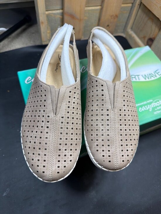 NIB Easy Street Sofresh Womens 6 WW Extra Wide Natural Beige Slip On Mule Shoes - Picture 3 of 8